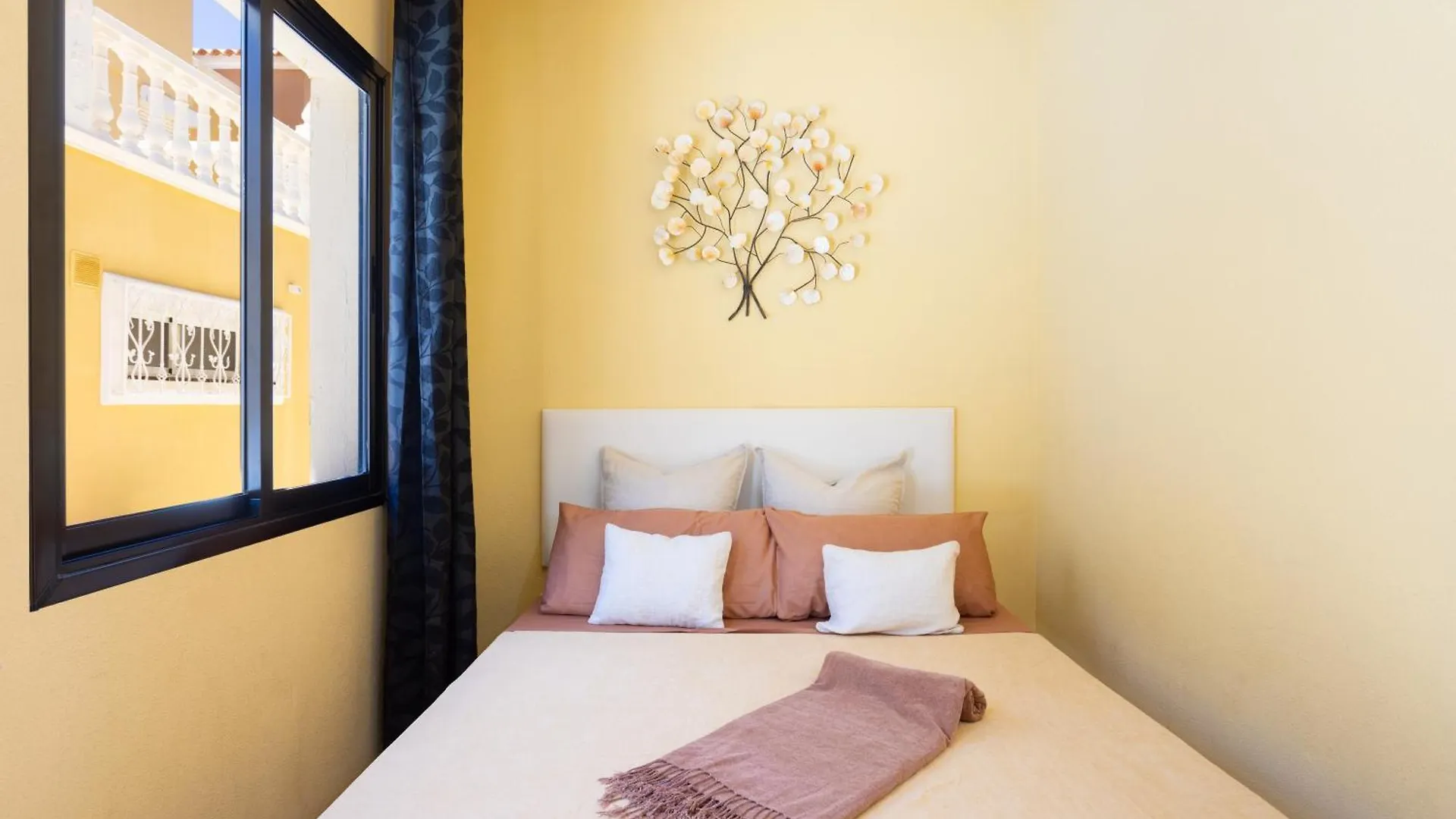 Luxurious Villa 1,5 Kilometers From Costa Adeje