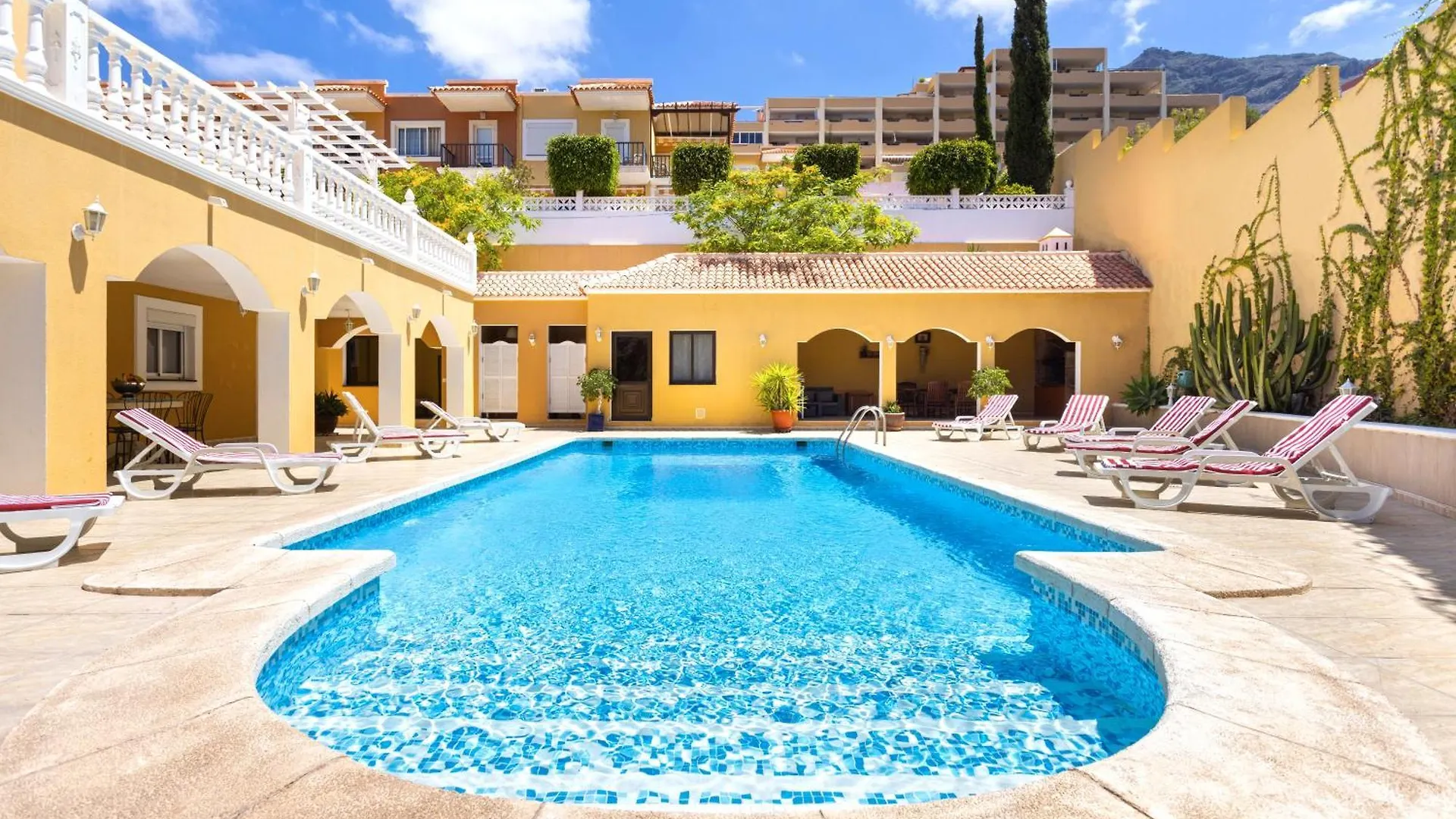 Luxurious Villa 1,5 Kilometers From Costa Adeje إسبانيا
